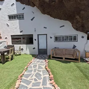 https://luxury-casa-rural-villa-karlawith-jacuzzi-and-swimming-pool.in-canary-islands.com